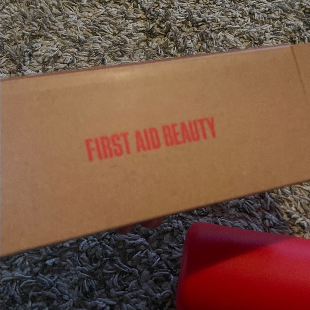❤️FIRST AID BEAUTY NEW WATER BOTTLE!! - Picture 6 of 6